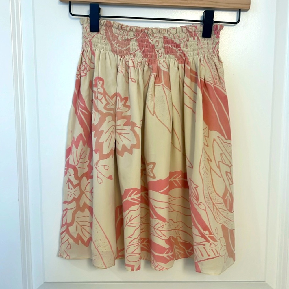 Club Monaco silk skirt size S light pink

💋Final Price💋